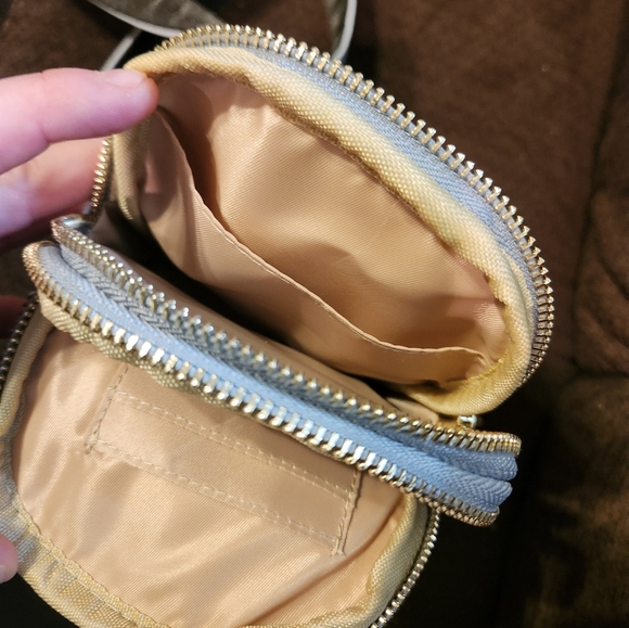 Light gray crossbody new never used - Picture 3 of 5